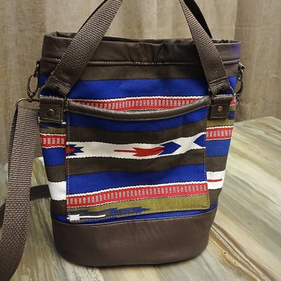 New Bucket Saddle Purse Crossbody Bag Southwestern Sarape Stripe Red White Blue - Picture 13 of 16